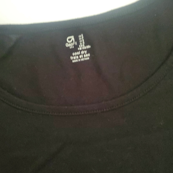 4/$10 Bundle & Save Gapfit Cooldry Tshirt - Picture 2 of 3